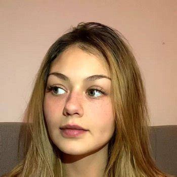 Emilia Laurent aka itsemiliaxoxo Nude Leaks .